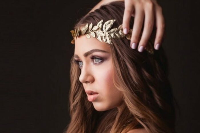 Νικόλ Σαραβάκου | Ερμηνεύει θεατρικά το νέο της single «Μη Μ' Ενοχλείτε»!