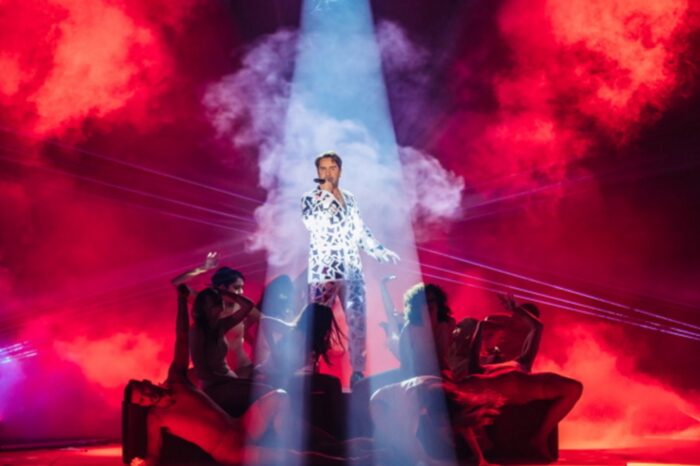 Γιώργος Μαζωνάκης | Κορύφωσε το MadWalk 2020 με μια ανατρεπτική εμφάνιση!