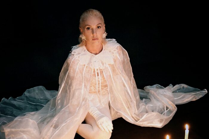 "Awake" | Η Τάμτα μεταμορφώνεται σε ιέρεια των Ταρώ στο νέο της video clip!