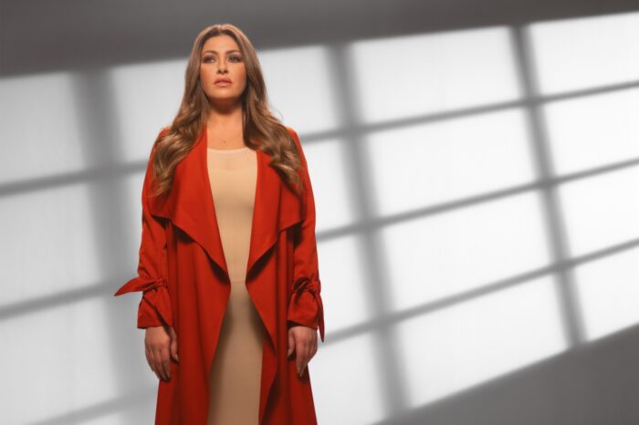 Έλενα Παπαρίζου | Ετοίμασε 8 ολοκαίνουργια video clip για το νέο της album!