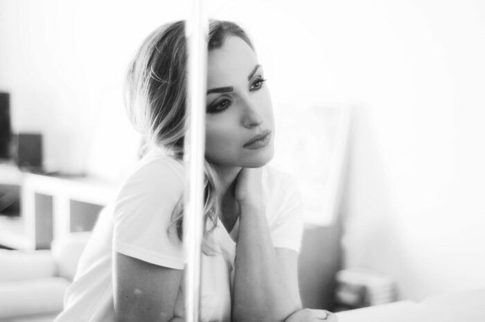 Ζωή Παπαδοπούλου | Η νέα της δισκογραφική δουλειά με τίτλο «Γιατί»!