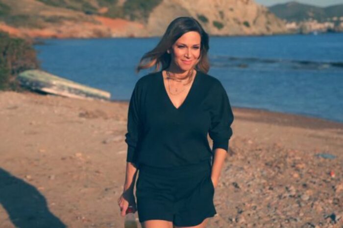 Έλλη Κοκκίνου - «Κρατάει Χρόνια» | Το επόμενο τραγούδι μέσα από το νέο της άλμπουμ «Τα Συναισθήματά Μου»!