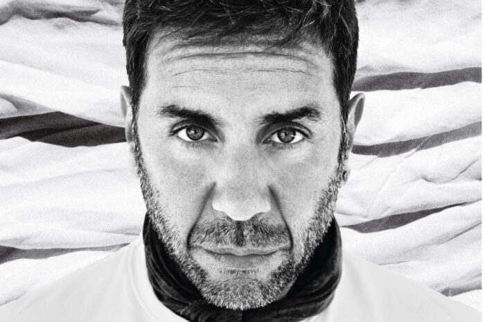 Ο Γιώργος Μαζωνάκης συνεργάζεται με τους Glacial στο τραγούδι «Den Ime Ego»!