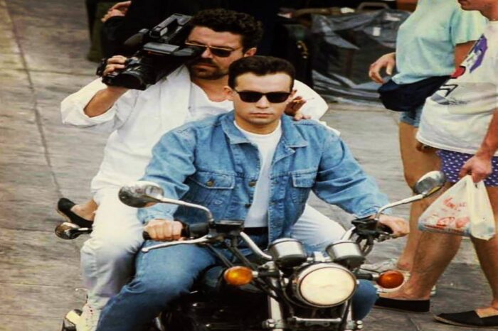 Κώστας Μακεδόνας | Τραγουδά το «Βγαίνω» με την υπογραφή του Σταμάτη Κραουνάκη!