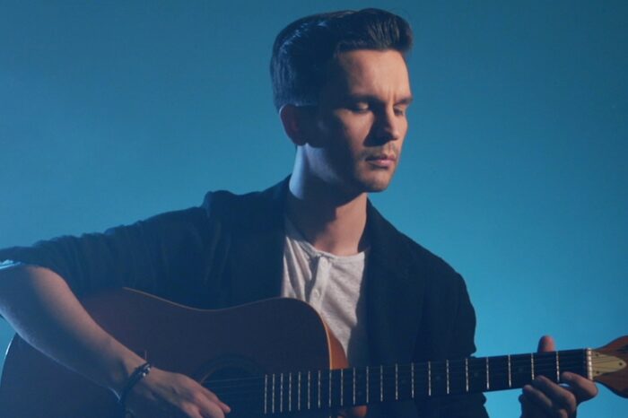 Φώτης Παπαζήσης | «Τι σε χαλάει» με την υπογραφή του Άκη Δείξιμου και του Νίκου Σαρρή!