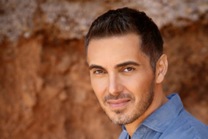 Το «Κανένας Μόνος» του Μιχάλη Χατζηγιάννη στη Νοηματική!