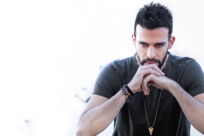 Παντελής Καστανίδης | Η acoustic version του «Εδώ θα περιμένω» κυκλοφόρησε και εντυπωσιάζει!