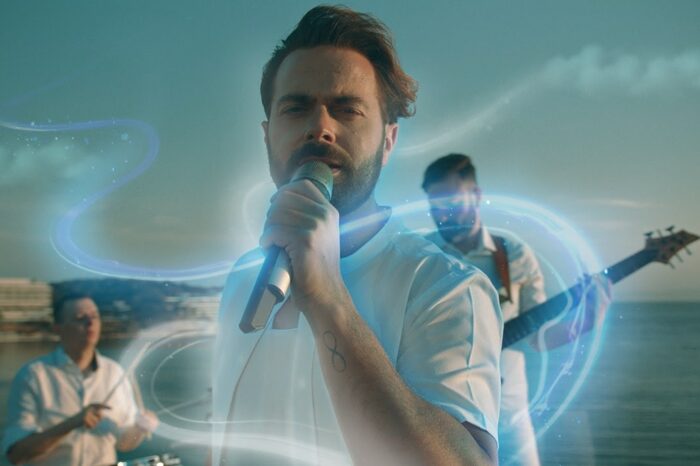 Ηλίας Βρεττός – «Φύσηξε Έρωτας Βοριάς»: Φέρνει στο σήμερα μία από τις μεγάλες επιτυχίες των '90s!