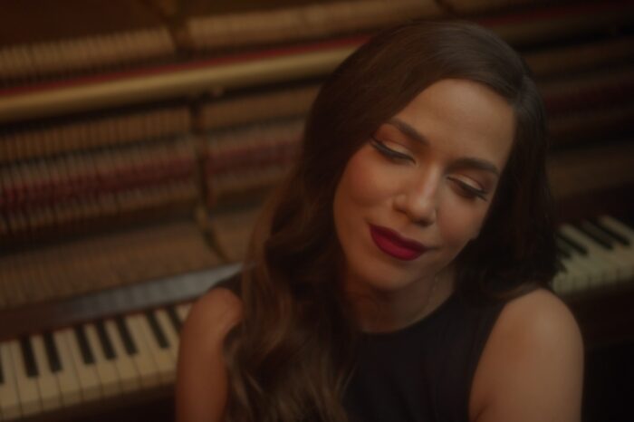 Κατερίνα Στικούδη | Συγκινεί με την ολοκαίνουργια μπαλάντα της «Δεν Θα Πληγωθείς»!