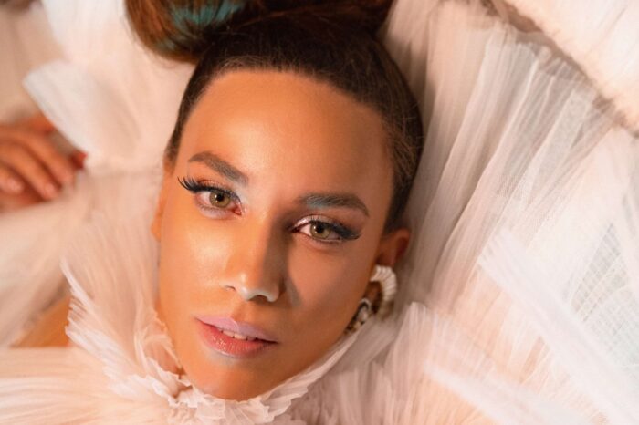 Κατερίνα Στικούδη - "GRANDE" | Το νέο album μόλις κυκλοφόρησε μαζί με ένα βίντεο κλιπ «έκπληξη»!