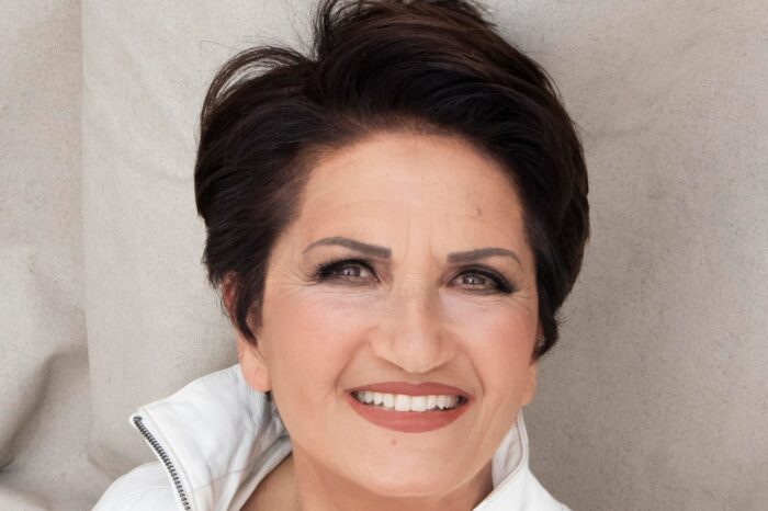 Άλκηστις Πρωτοψάλτη - «Και Μείναμε Άνθρωποι» | Το νέο της τραγούδι κυκλοφορεί!