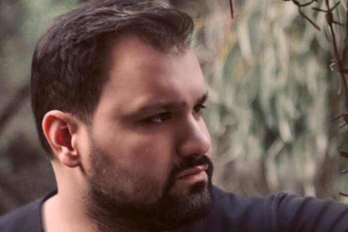 «Μεγάλες αγκαλιές» | Εντυπωσιάζει το νέο τραγούδι του Νίκου Κυπριώτη!