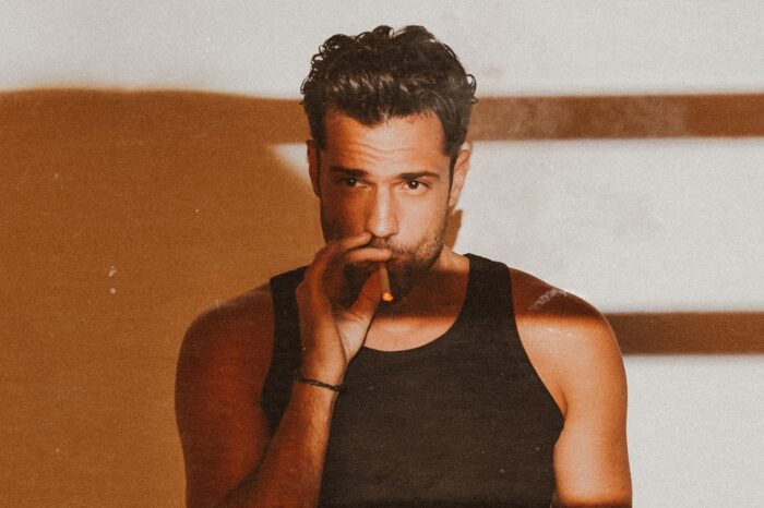 «Τίποτα Εσύ» | Ο Κωνσταντίνος Αργυρός εντυπωσιάζει με το νέο του τραγούδι!