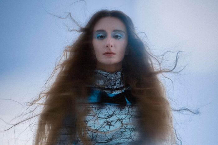 Η Σίλια Κατραλή μας προσκαλεί σε μια Εδέμ με χαμηλό ενοίκιο!