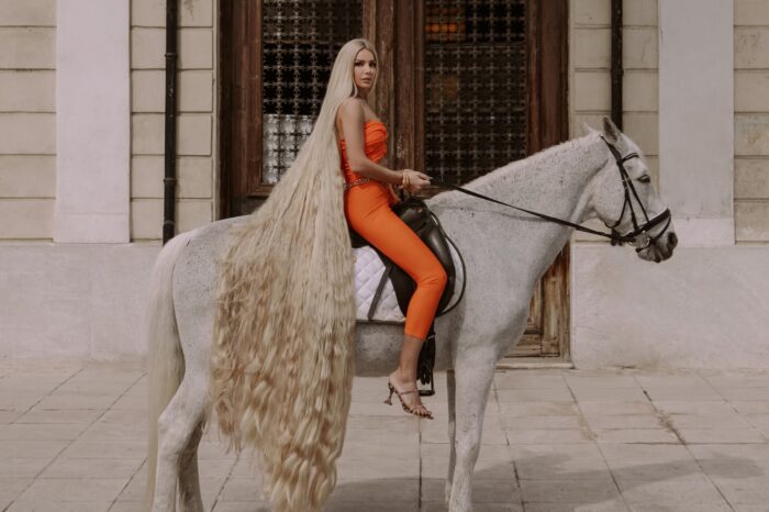 Josephine - «Tilefono» | Το νέο της hit με το εντυπωσιακό video!