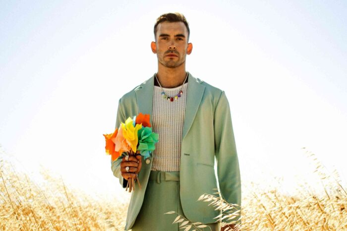 Ιάσονας Μανδηλάς - «Λουλούδι» | Ο ανατρεπτικός pop performer σε ολοκαίνουργιο single & video clip!